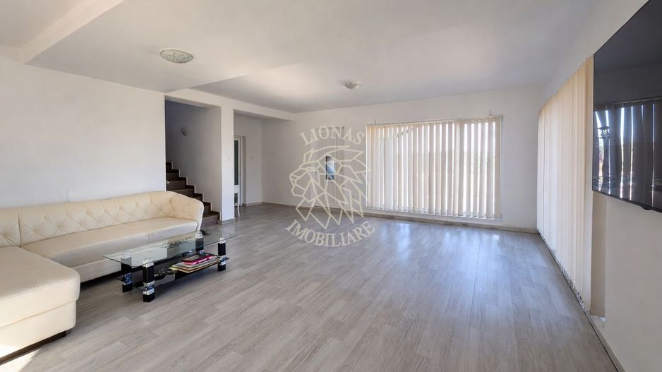 Casa 4 camere 154 mp-teren 600 mp-panorama spre oras-Zona La Soare - Poză 2