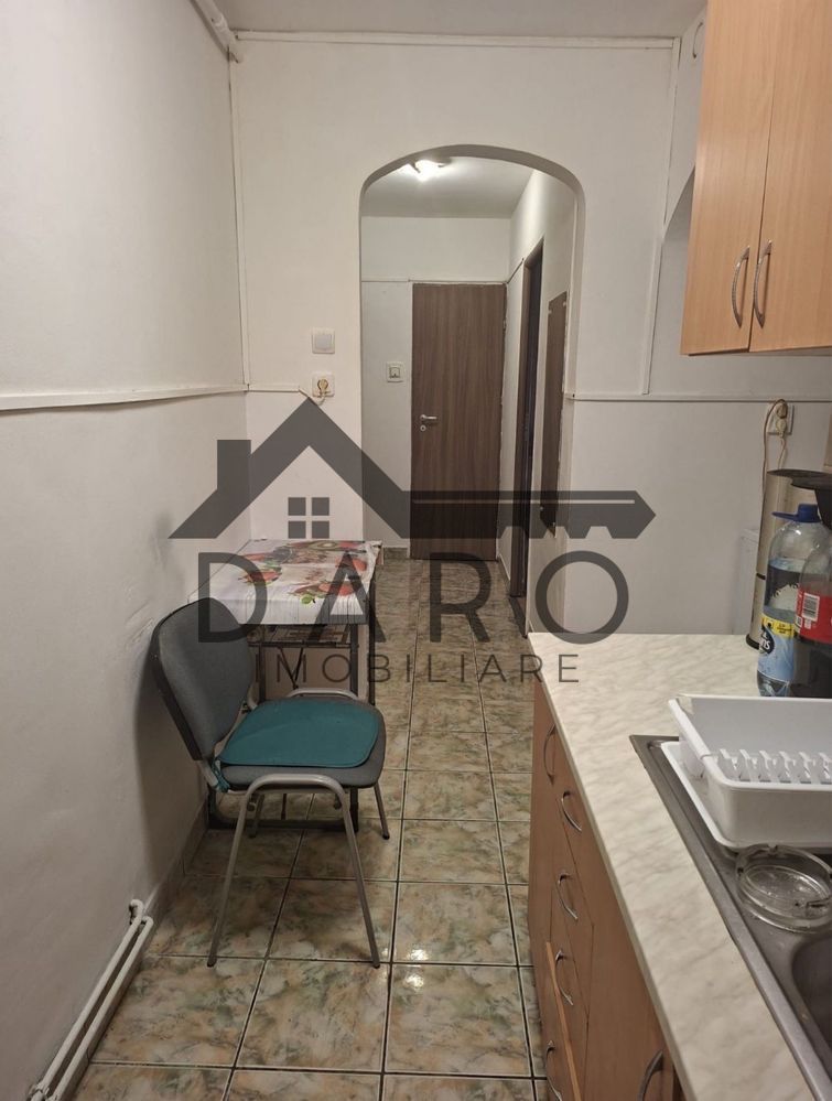 Vând apartament cu 3 camere zona Dâmbu Pietros aproape de bulevard . - Poză 8