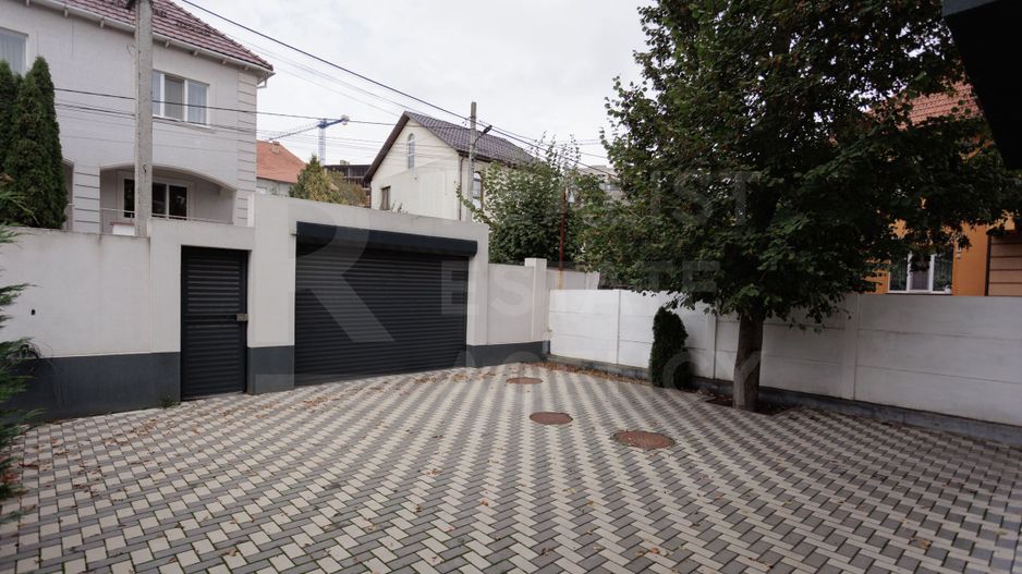 CASĂ DE VÂNZARE ÎN DUMBRAVA SUPRAFAȚA DE 300 MP + TEREN 3.5 ARI - Poză 4
