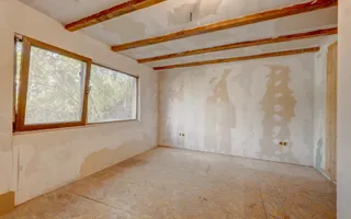 Două case. O singură curte. Mai multe feluri de a spune „acasă” - Poză 19