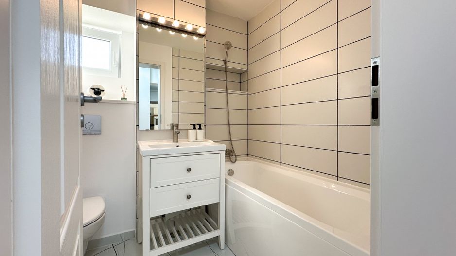 4 camere, 3 dormitoare, 2 băi, boiler, complet renovat - Poză 12