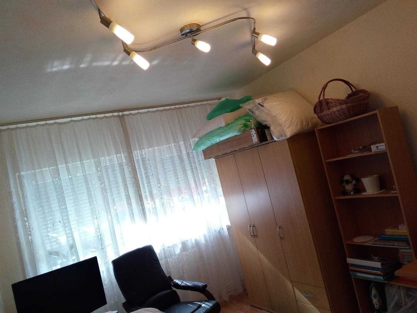 Vand Apartament cu 2 camere,zona Spitalul Nou Judetean I. - Poză 4