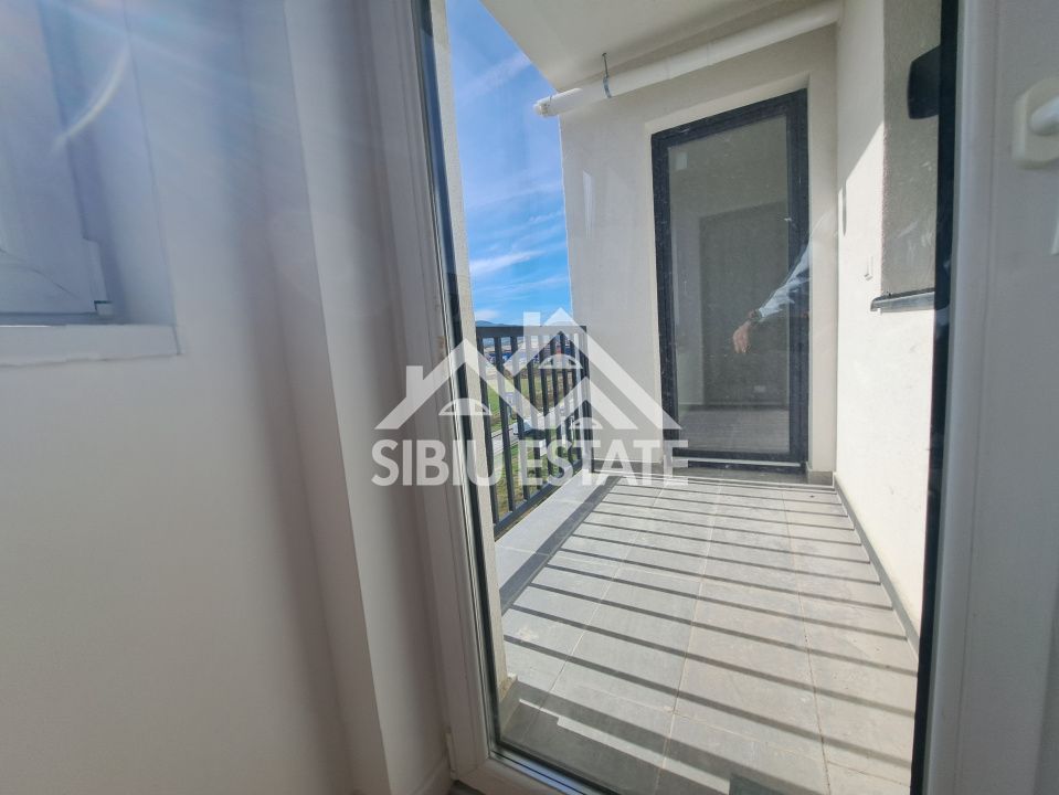 Apartament Sibiu 4 camere, 2 bai NOU lift si parcare - Poză 16