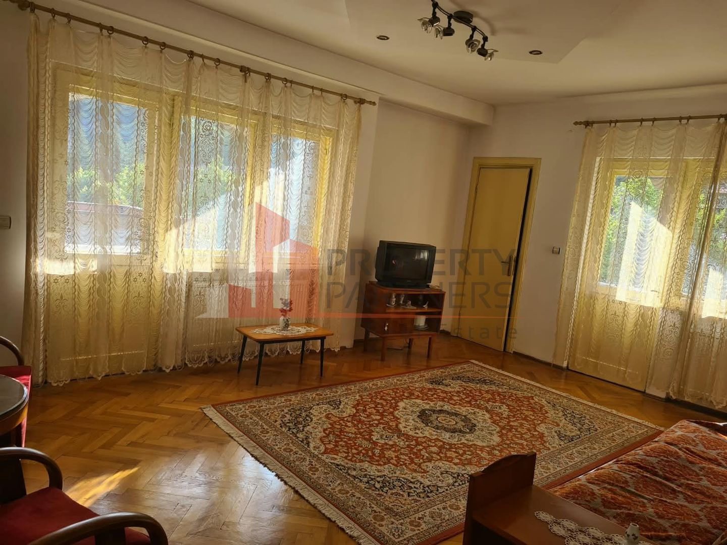 Apartament 3 camere, Bd. Carol I, vizavi de Hotel Montana, centrul Sinaiei - Poză 4