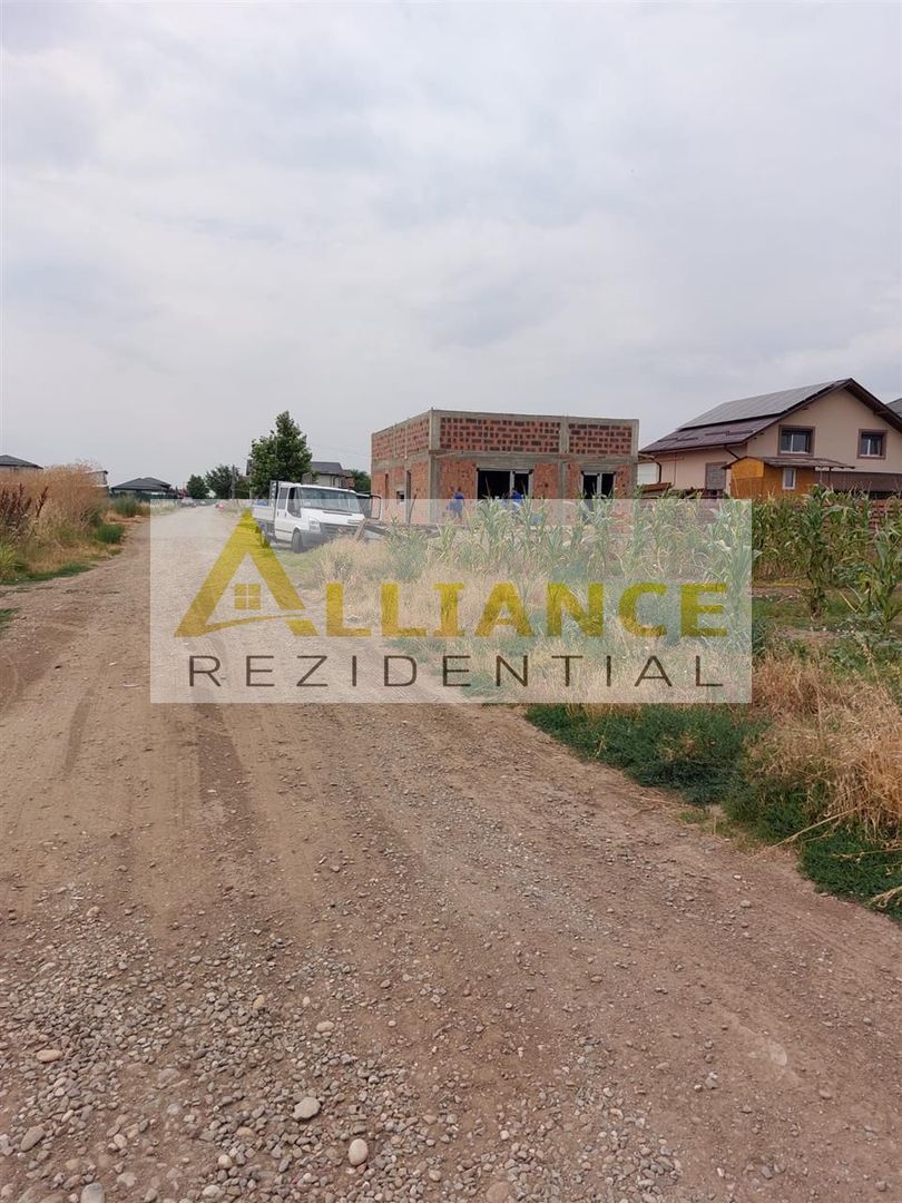 Teren 330 mpla 250-300 m de alte case.Zona in dezvoltare. - Poză 6