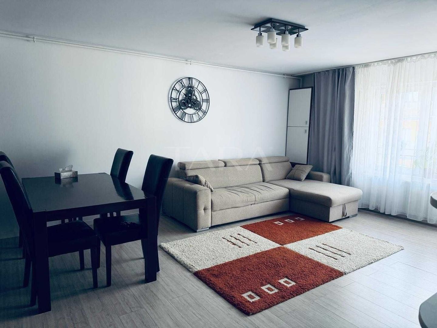 Apartament modern cu 3 camere, zonă apreciată pentru familie. - Poză 1
