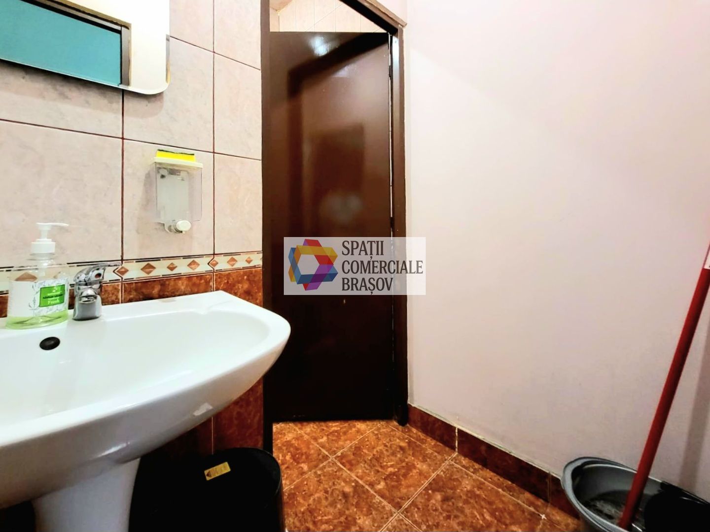 Spatiu comercial cu vad de închiriat Brasov - 60 mp  # plus-imo.ro - Poză 4