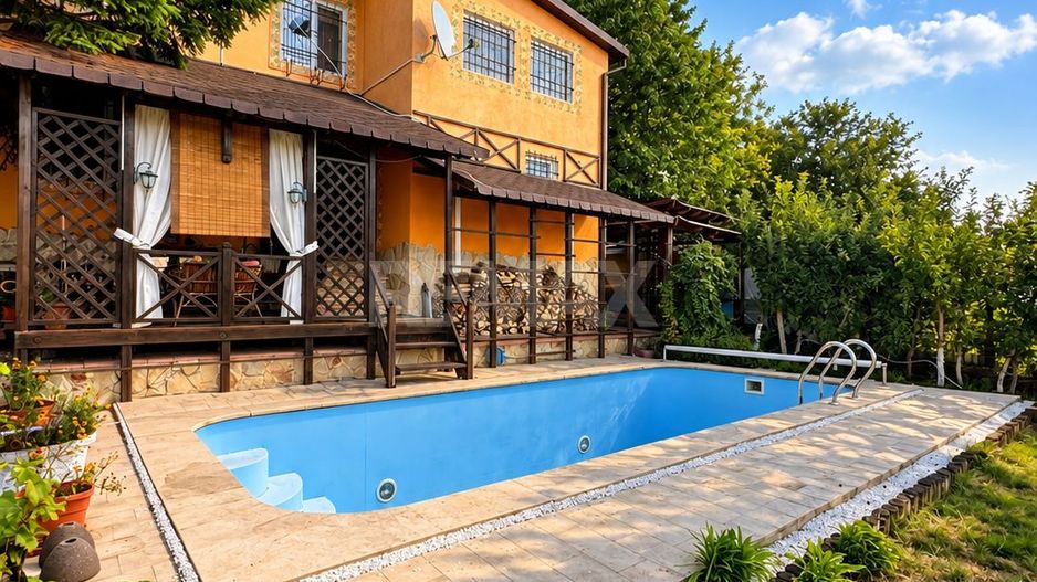 CASĂ CU PISCINĂ, SAUNĂ ȘI VEDERE PANORAMICĂ – TOHATIN - Poză 1