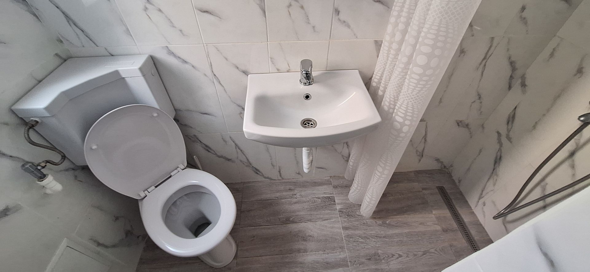 Apartament central cu o camera si loc de parcare - Poză 8