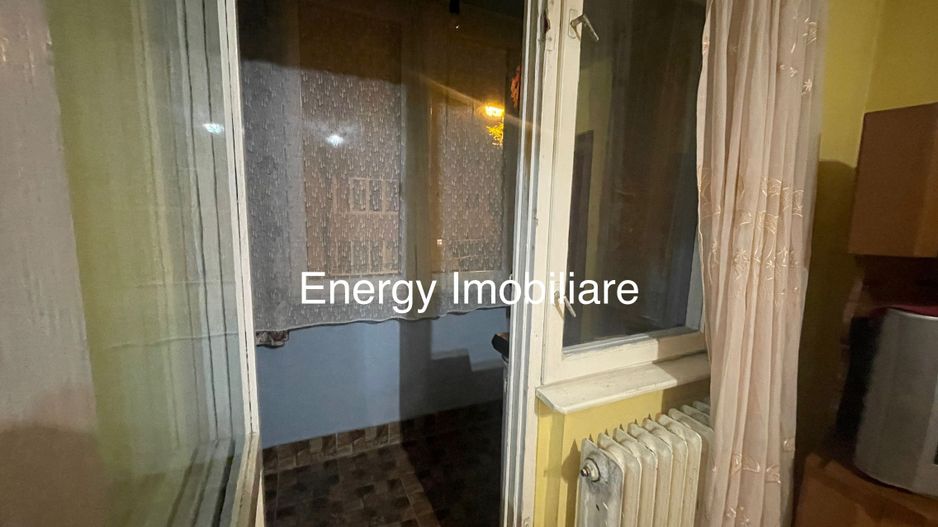 Apartament cu 3 camere,zona Dâmbul Pietros - Poză 5