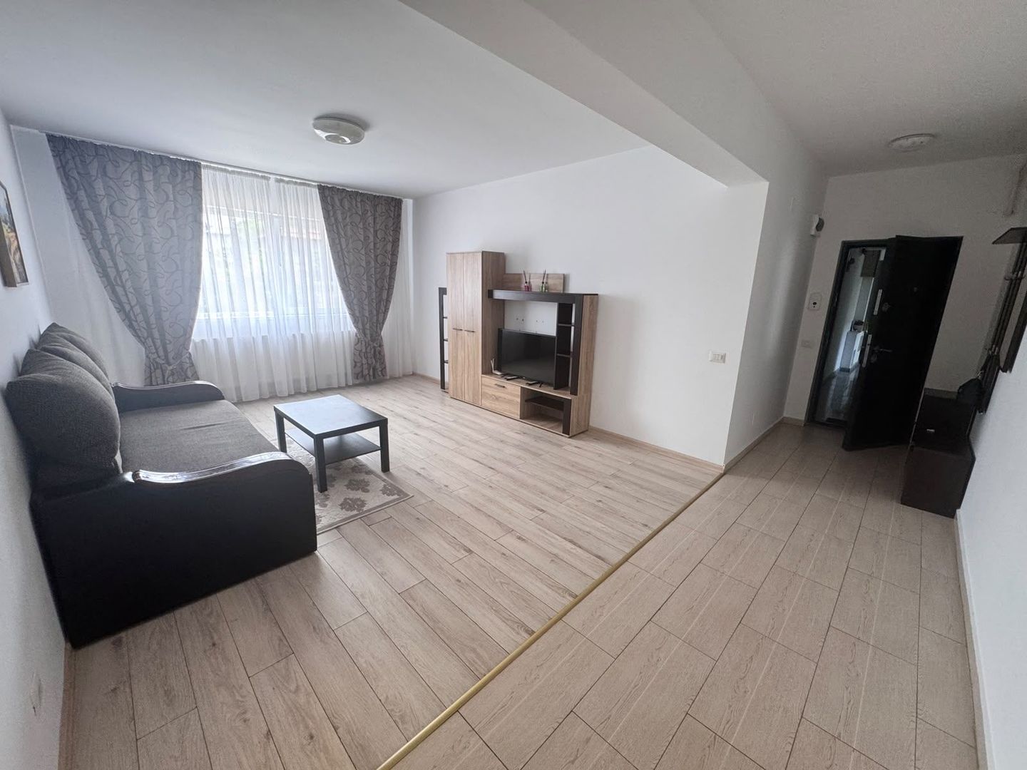 AP. 2 CAMERE - PARCARE INCLUSA, CENTRALA PROPRIE, MUTARE IMEDIATA - Poză 2