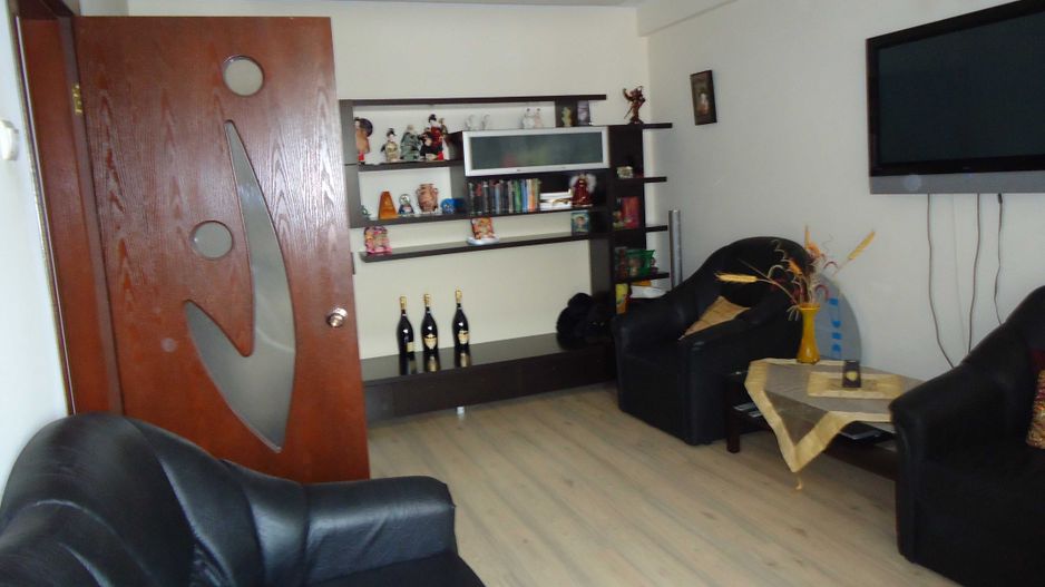OFERTĂ! Apartament 2 camere mobilat, decomandat, balcon închis, lângă metrou - Poză 2