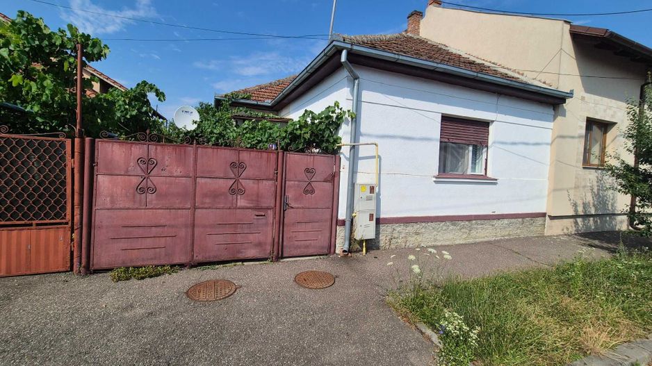 BRASADAS vinde 2 case pe un teren de 360 mp. zona Baritiu. - Poză 1