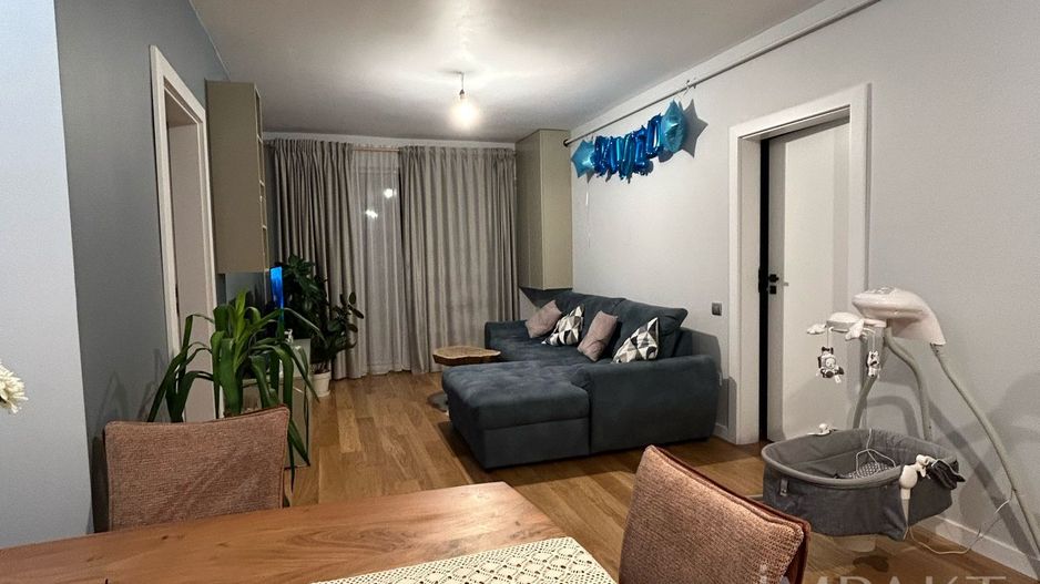 Vanzare apartament cu 3 camere, etaj intermediar, terasa, parcare! - Poză 1