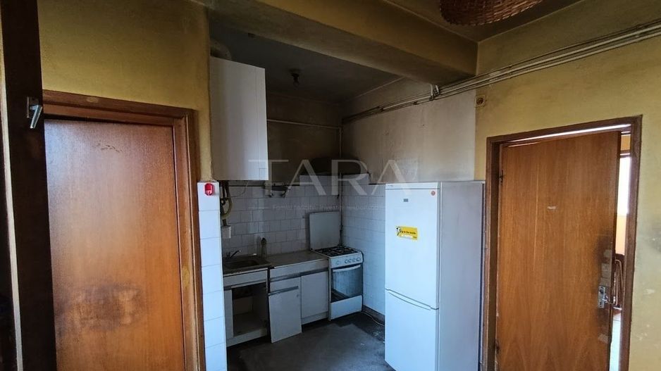 Apartament generos cu 4 camere și garaj inclus, zona Centrala - Poză 2
