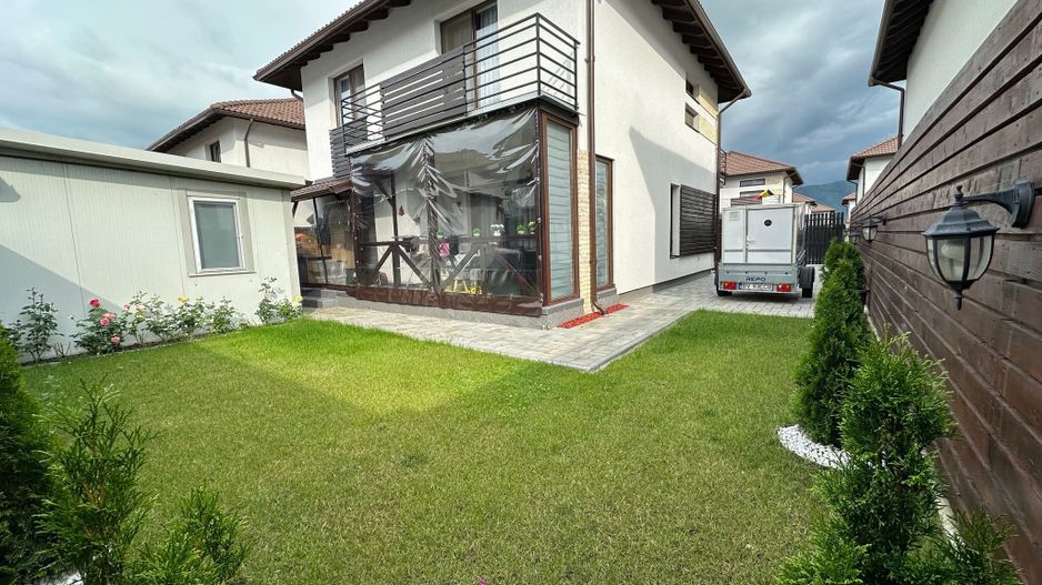 Casă de vânzare cu 3 dormitoare și curte – Ghimbav, Brașov - Poză 1