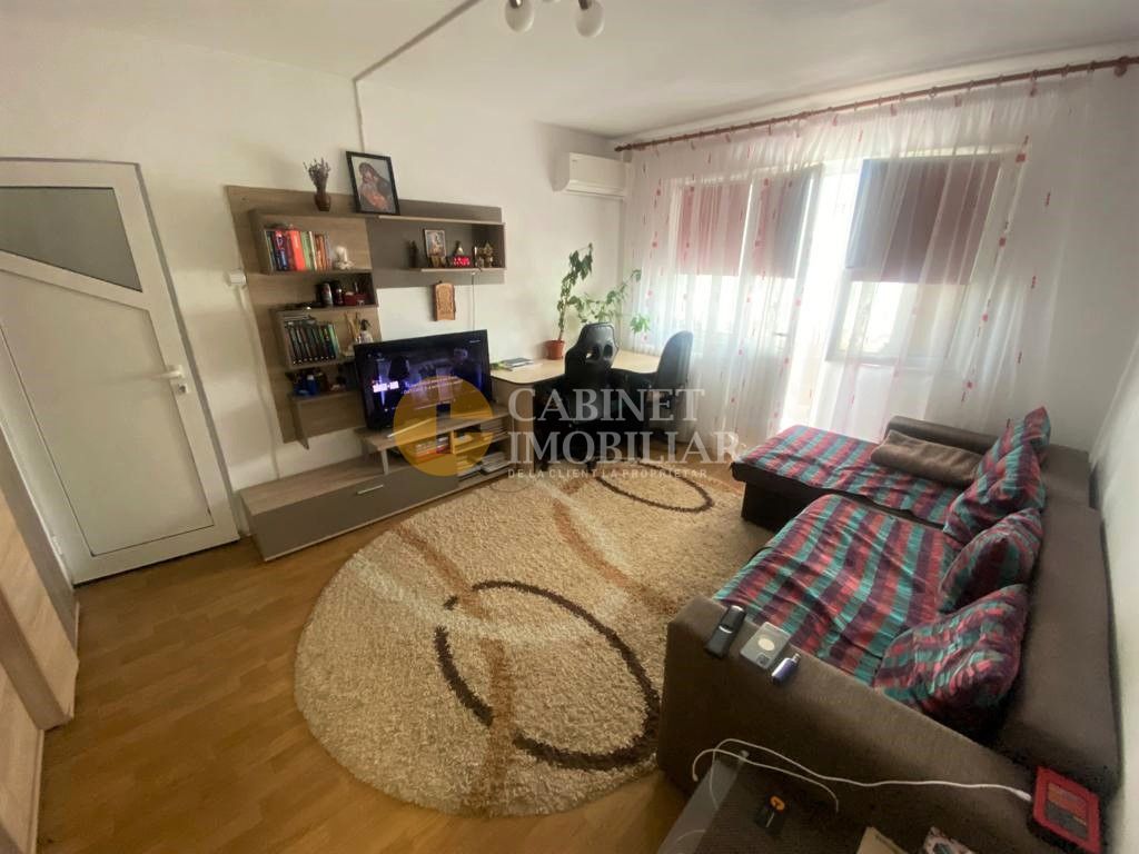 Etaj 2, Piata Voievozilor 2 camere ideal pentru investitii - Poză 1