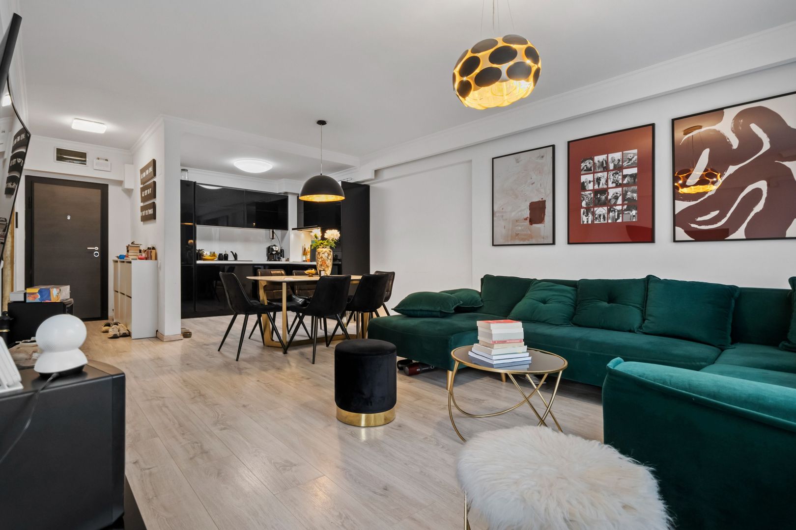 APARTAMENT 2 CAMERE CU LOC DE PARCARE INCLUS - Poză 3