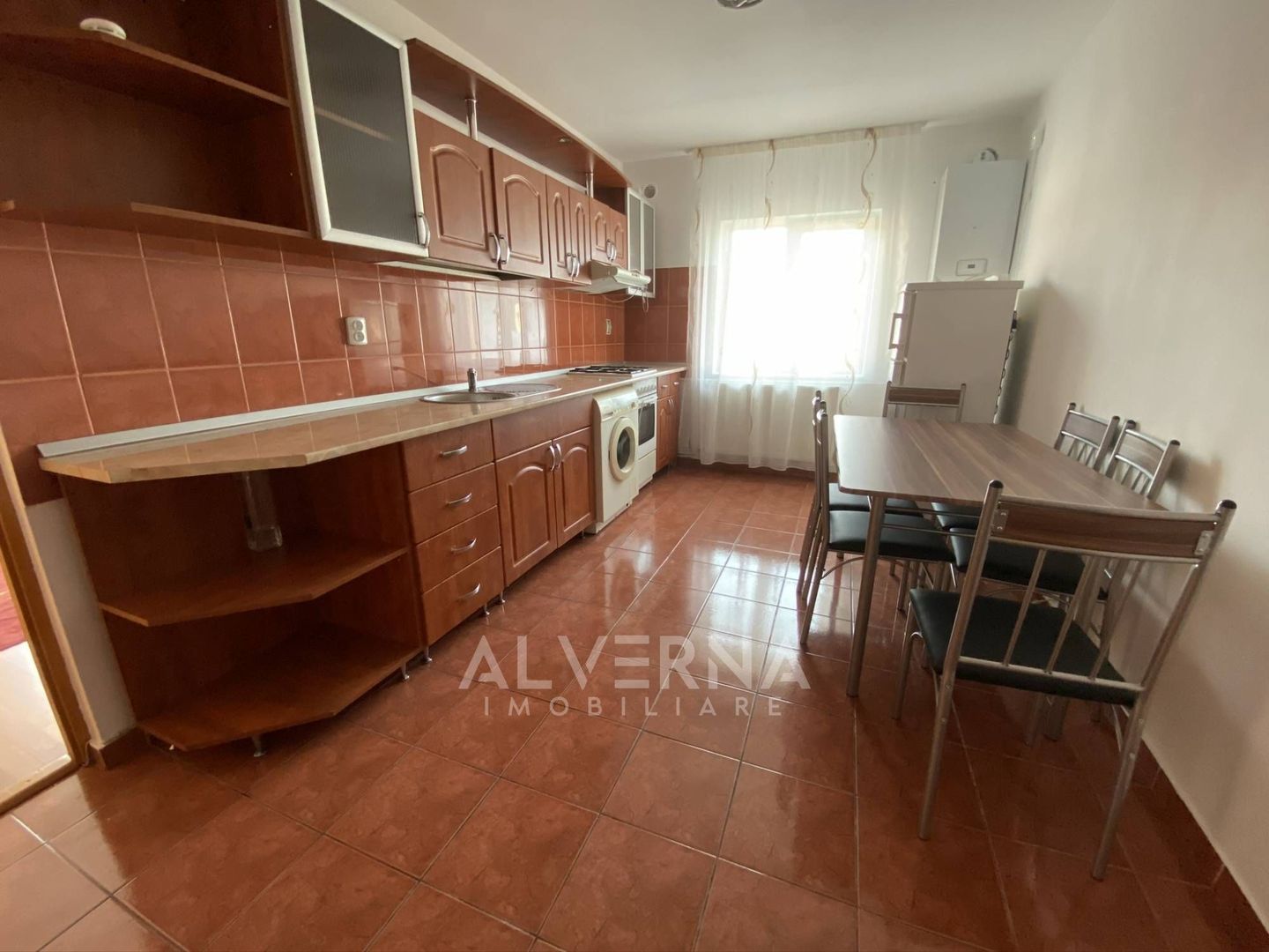 DISPONIBIL! Apartament 2 camere, decomandat, balcon, zona Marasti - Poză 1
