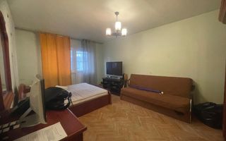 Apartament de vanzare cu 3 camere, decomandat,  2 balcoane, pivnita - Poză 3