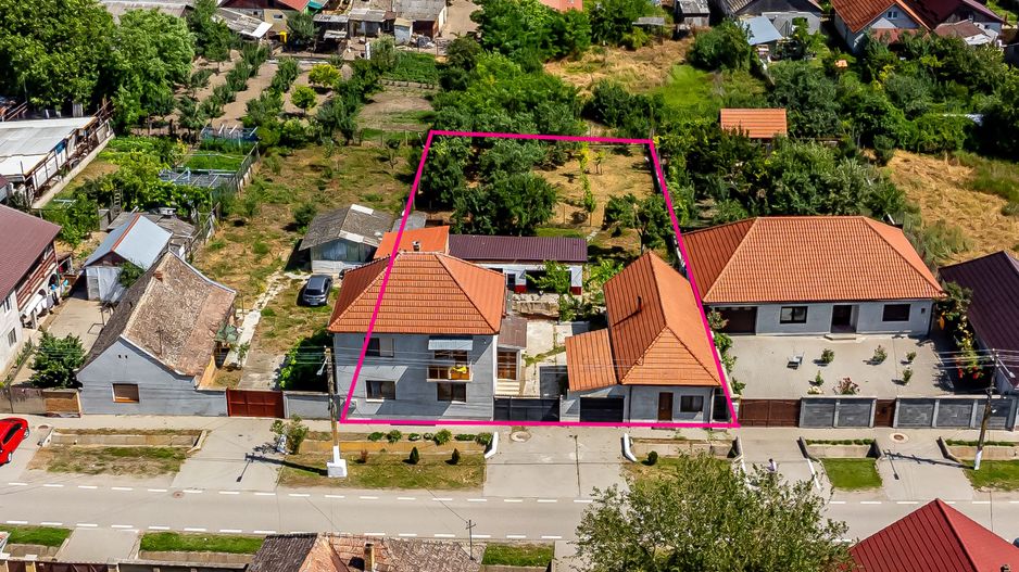 Casă cu 2 corpuri de clădire în Pecica, Arad. - Poză 1