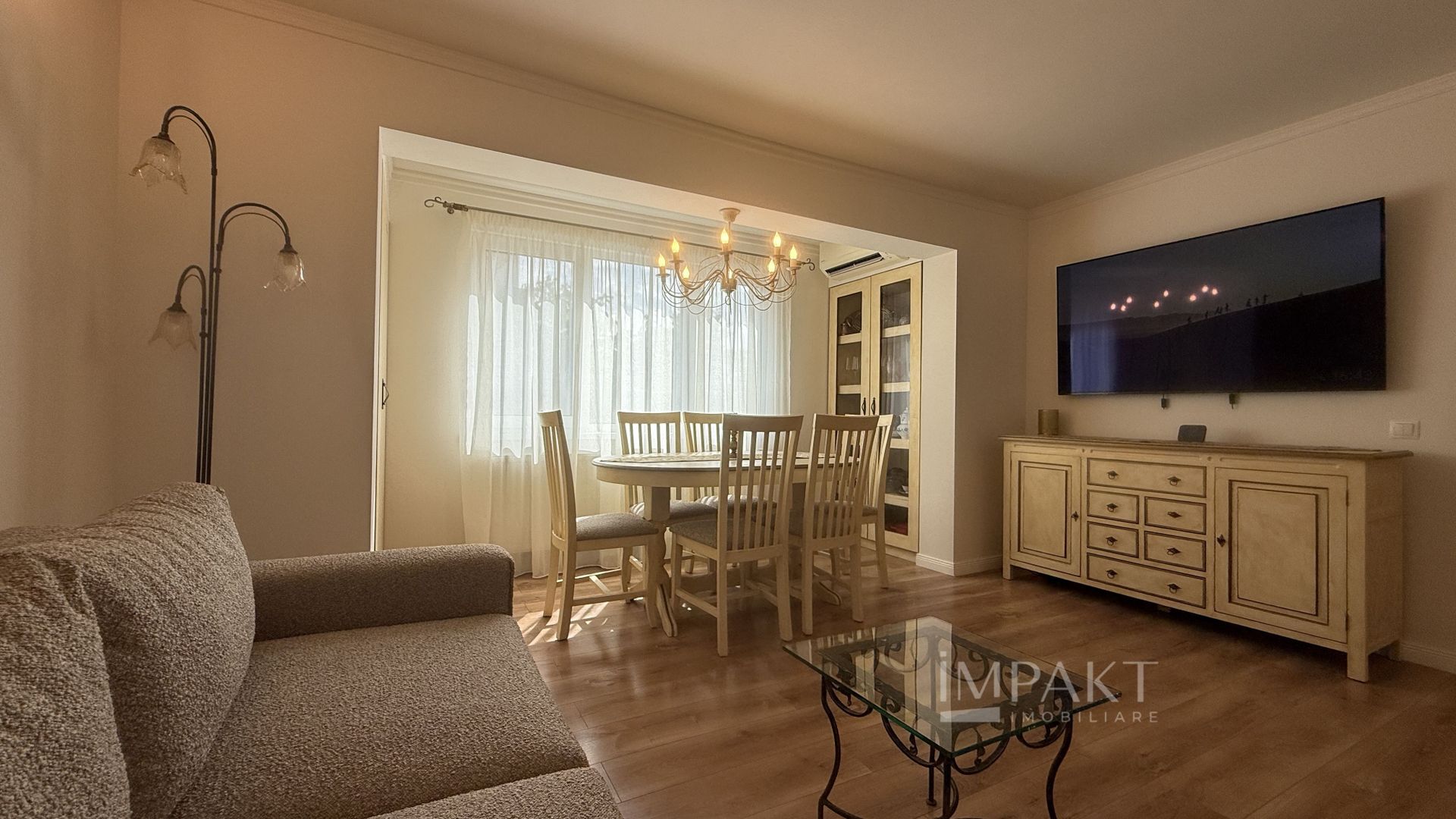 Apartament deosebit cu 4 camere decomandat si garaj in Andrei Muresanu - Poză 1
