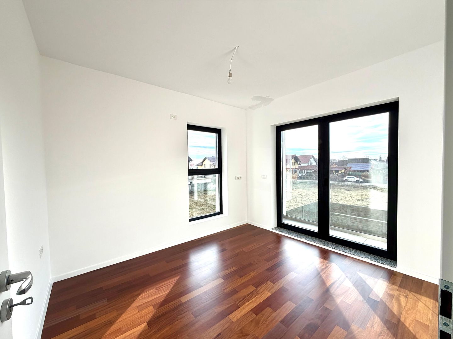 Duplex modern - 5 camere - toate utilitatile - Sacalaz - Poză 11