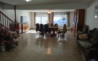 Casa cu 2 corpuri de cladire | zona 7 Noiembrie - Poză 1