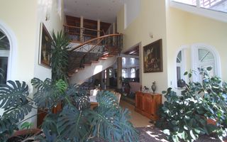 Casă / Vilă cu 8 camere de vânzare în zona Semicentral - Poză 22