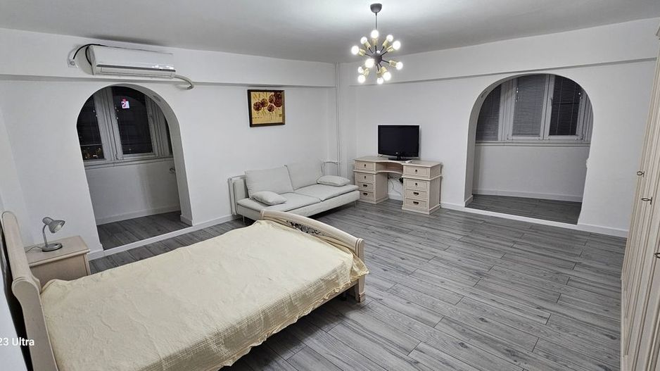 Garsonieră spațioasă cu vedere panoramică, 2 balcoane - Poză 4