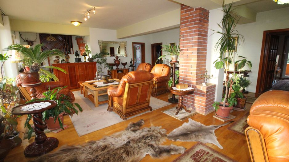 CASA CU MULTIPLE DESTINATII - Poză 2