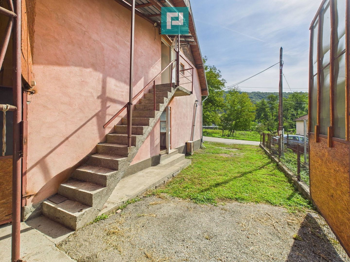 Casă și centru comercial, în localitatea Lazuri - Poză 10