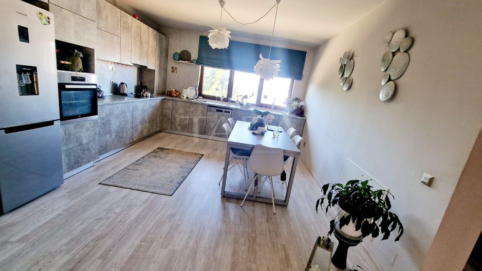 Casă modernă, mobilată, cu priveliște superbă – zona Vivo, Florești - Poză 1