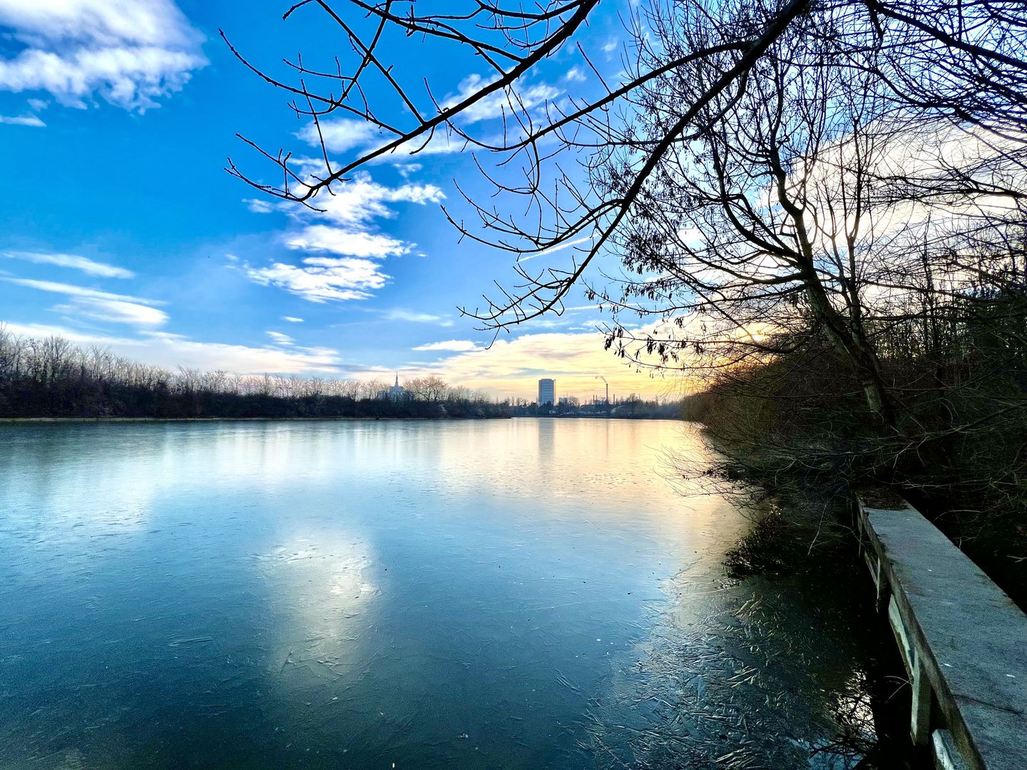 Teren 6000 mp pozitie deosebita lacul Baneasa adancime 140 m - Poză 24