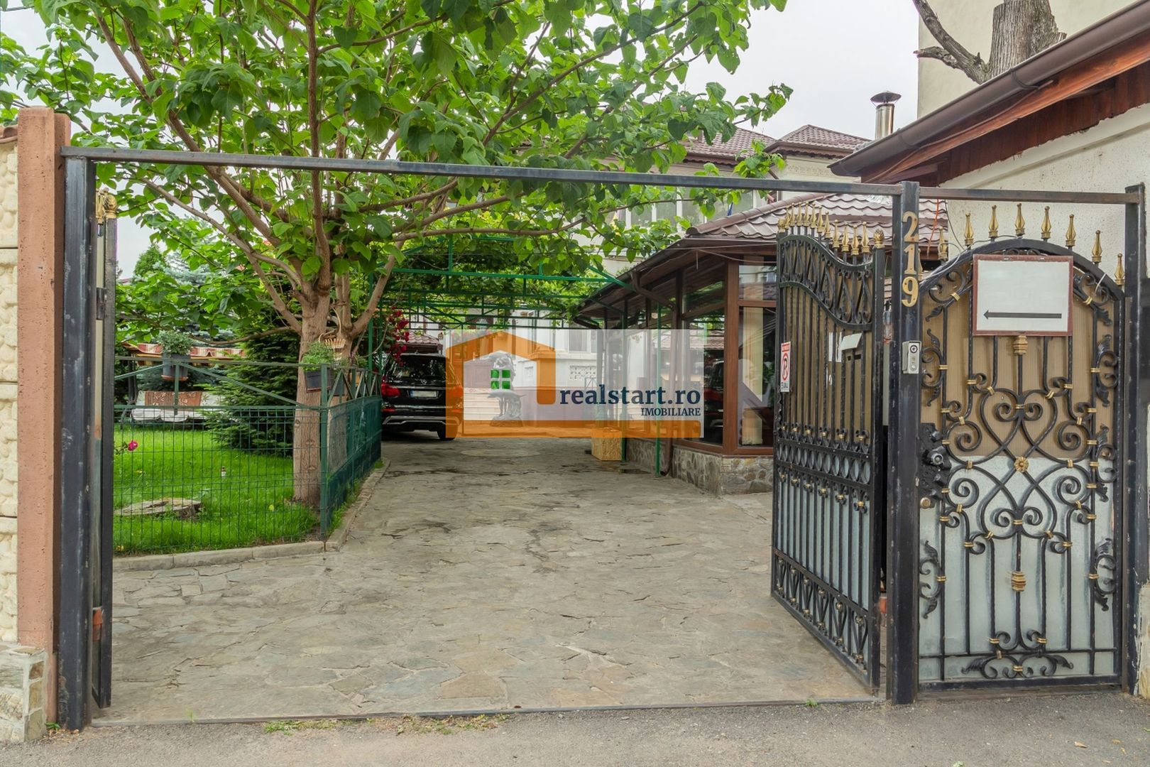 Ideal Investment, 1400 sqm land, mixt buildings, near parks and subway - Poză 12