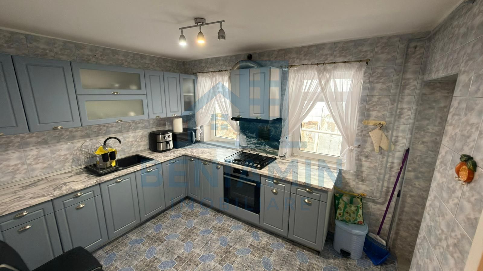 Vila-in-zona-Parcului-Nicolae-Romanescu-curte-mare-doua-constructii - Poză 3