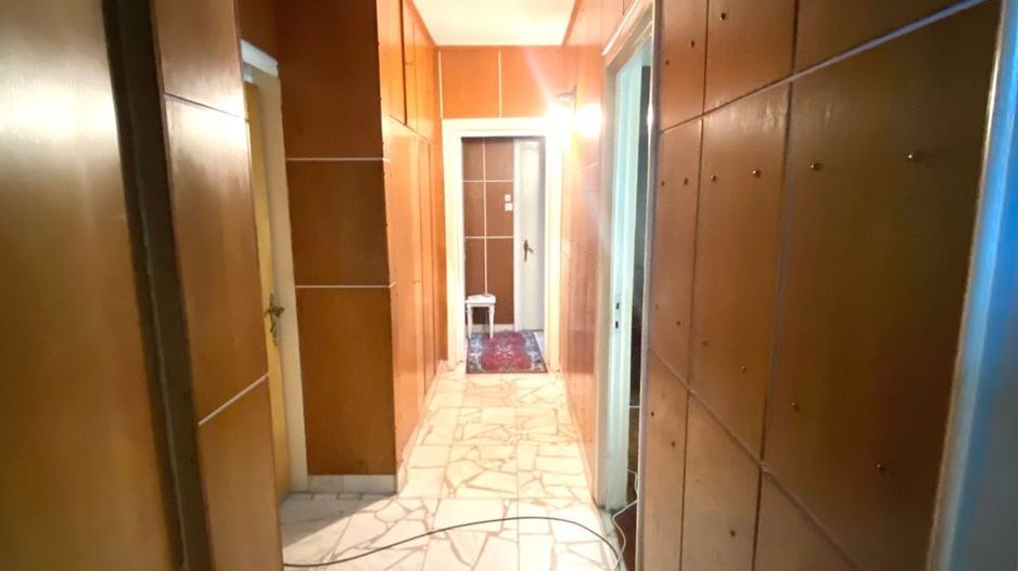 Apartament ultracentral 4 camere cu loc de parcare privat - Poză 6