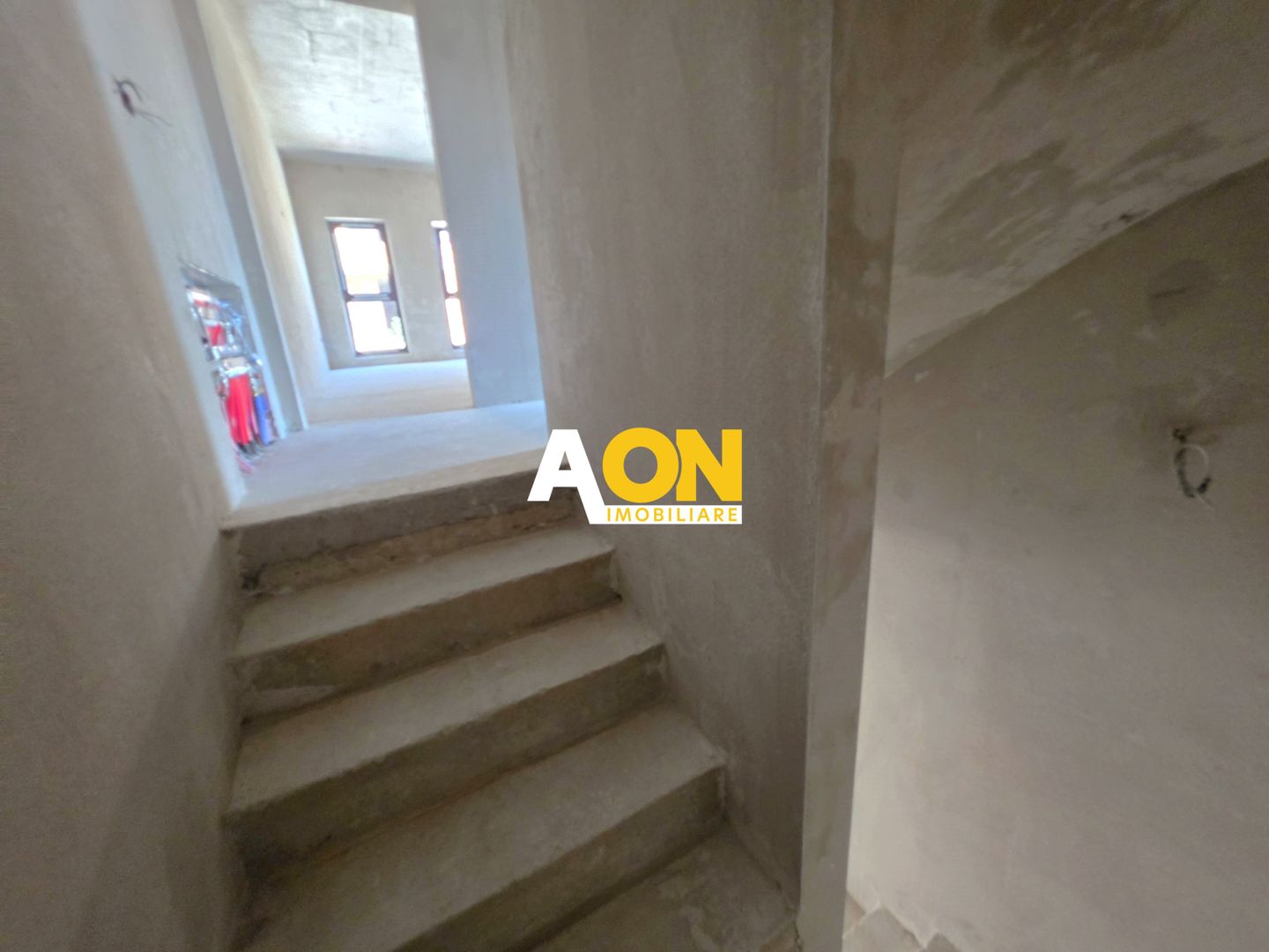 Duplex semifinisat, 4 camere,  250 mp teren, zona Schit - Poză 15