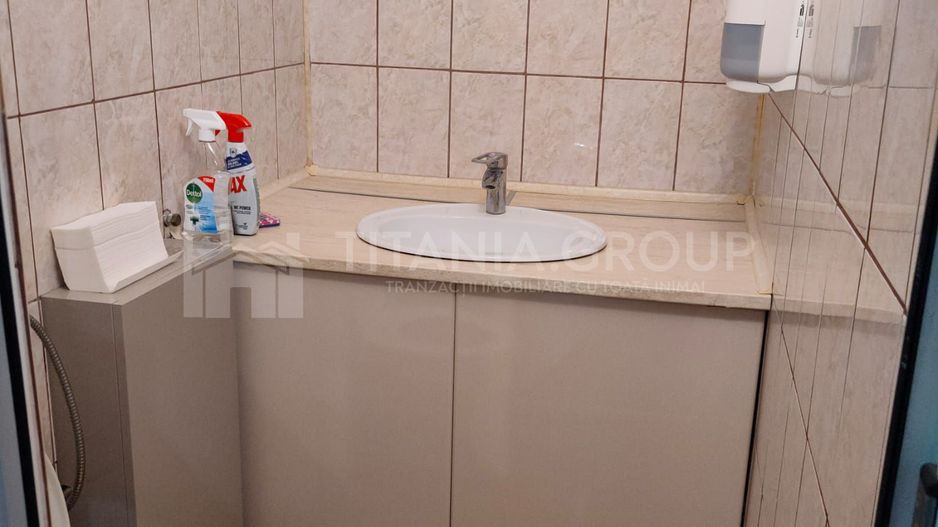 Spatiu comercial, 50 mp + 8 ml vitrina, Florilor, vad pietonal si auto - Poză 12