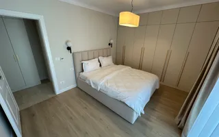 Apartment deosebit cu curte proprie se vinde complet mobilat - Poză 14