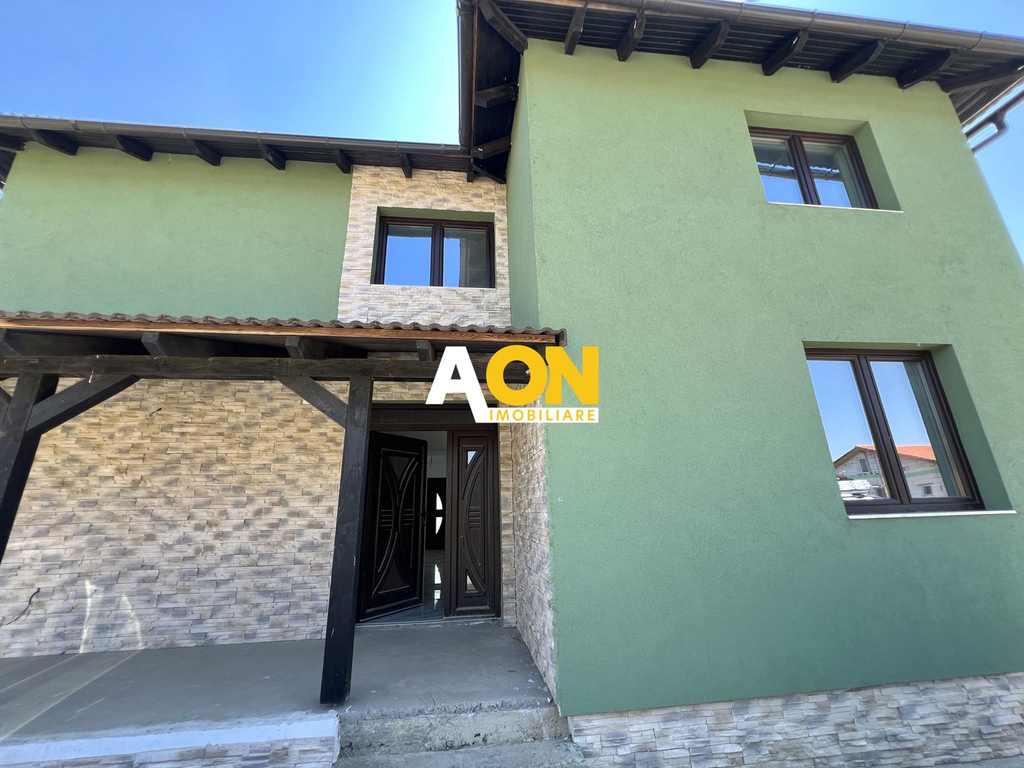 Casa individuala cu 4 camere, 2 bai, terasa, 800mp teren, Sp+P+1E - Poză 1