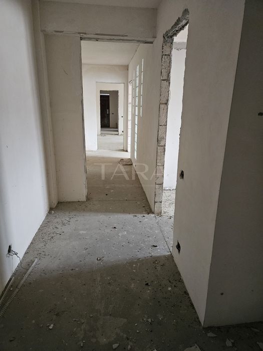 Apartament cu 3 camere decomandat in Floresti. - Poză 2