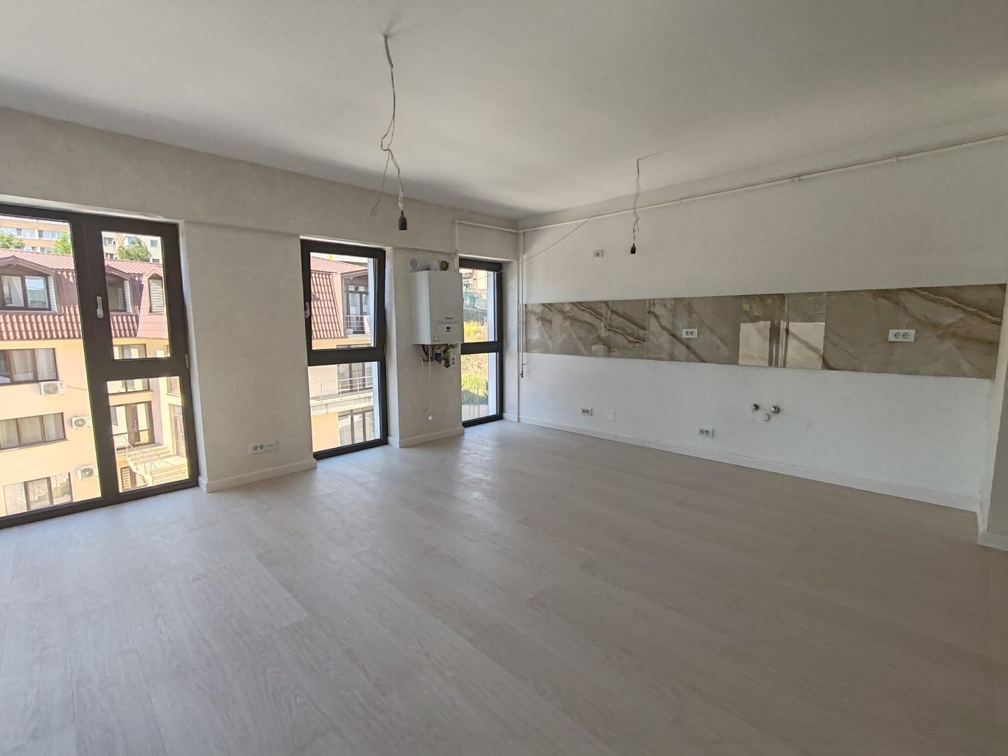 Apartament 2 camere cu terasa incalzita-84mp-145000euro- Pacurari - Poză 1
