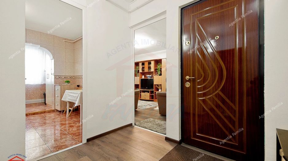 De închiriat apartament 3 camere, Micro 21 - Poză 12