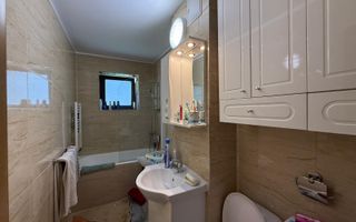 De vânzare apartament cu  3 camere, decomandat, zona Primaverii - Poză 3