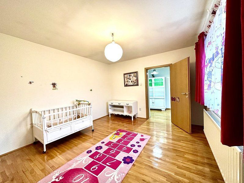 Casa la intrare în Ghiroda - Poză 28