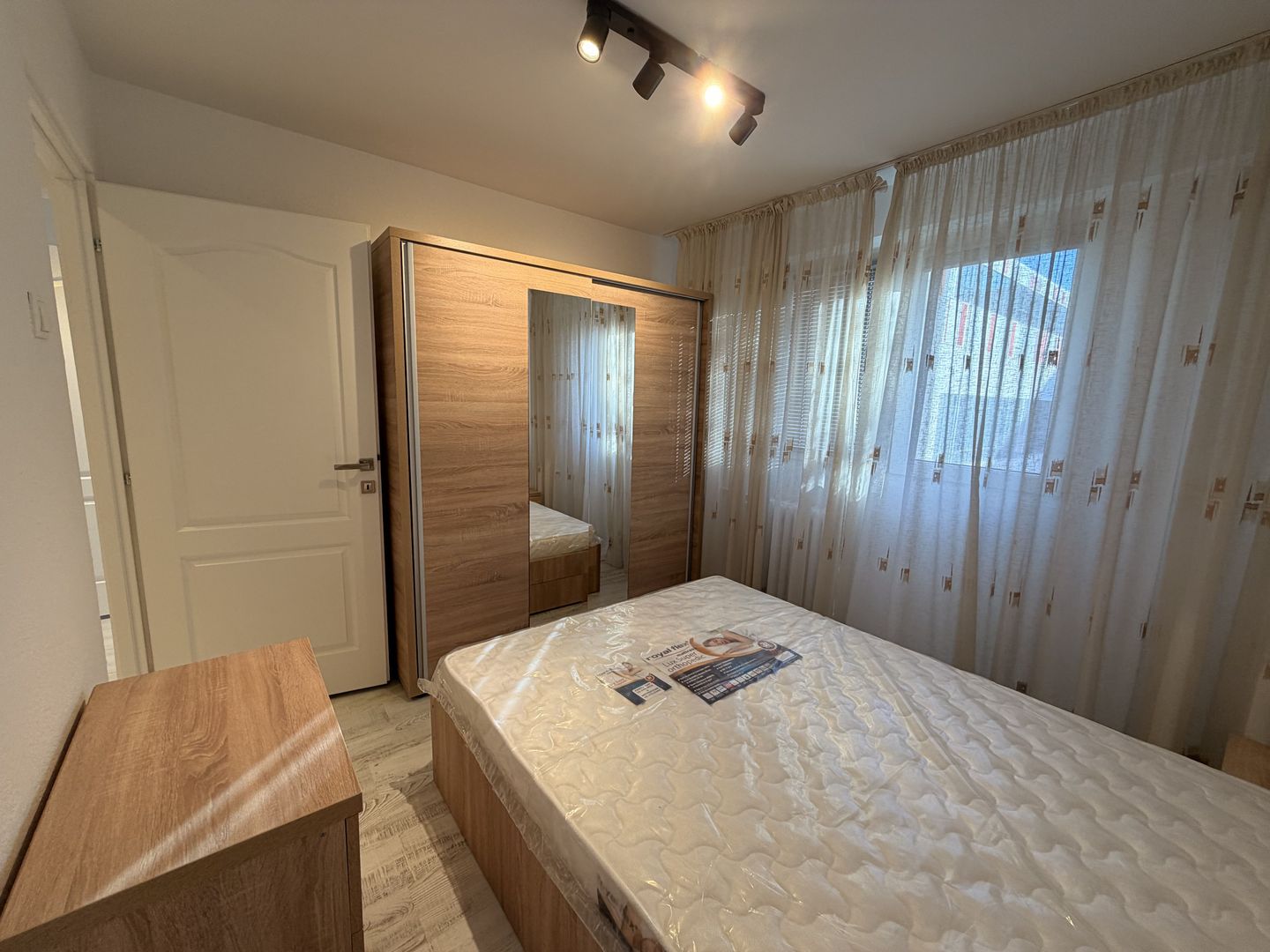 Apartament 2 camere renovat 2025, bloc 1976 – Sălăjan - Poză 5