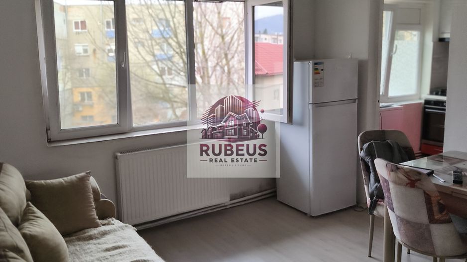 Mic la întreținere, bun la randament: apartament în Orșova - Poză 24