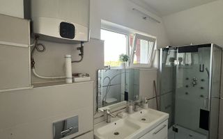 Casă spațioasă cu curte și livadă – Gheorgheni, - Poză 7