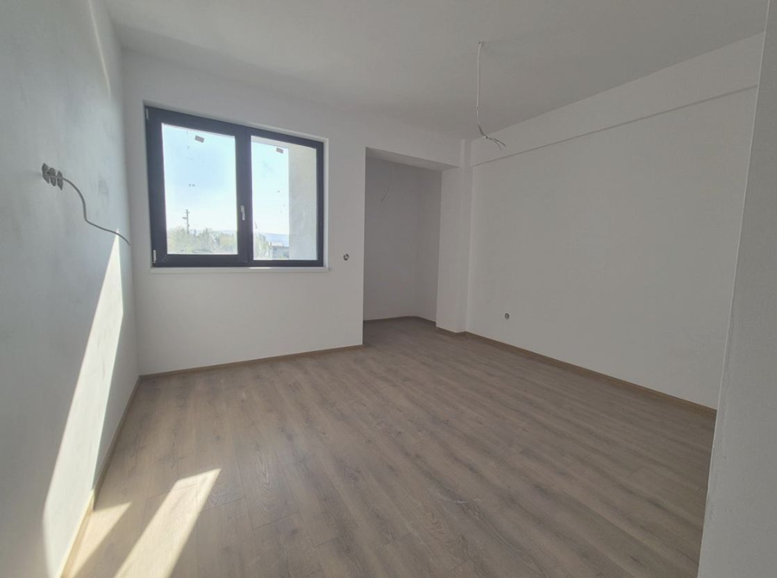 Apartament 2 camere bloc nou Cetate et.1 58 mp. - Poză 3